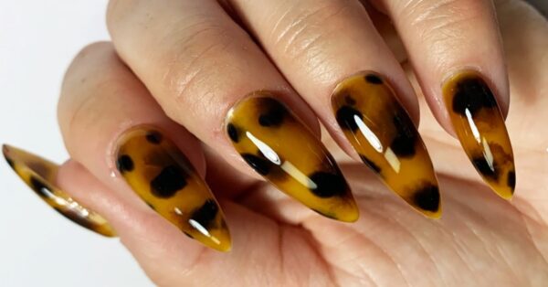 Manicura carey: cómo hacerla paso a paso y las modelos más bonitas