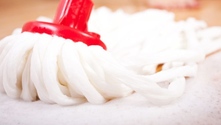 mocio lavare il pavimento