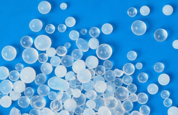 No tires estos sobres: contienen sílice y son muy útiles en casa | que giro