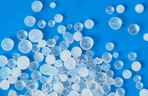 No tires estos sobres: contienen sílice y son muy útiles en casa | que giro