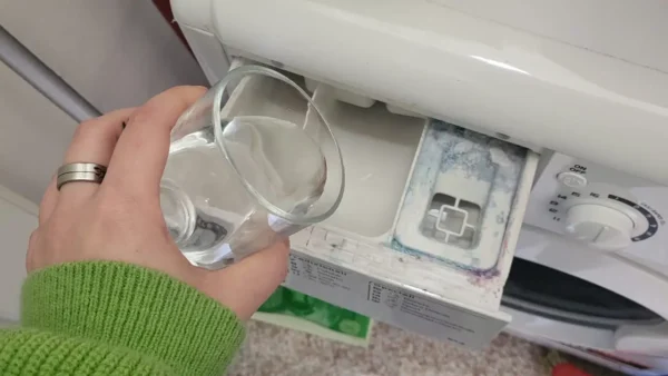 Paños, si añades este ingrediente en la lavadora la ropa se seca en 10 minutos