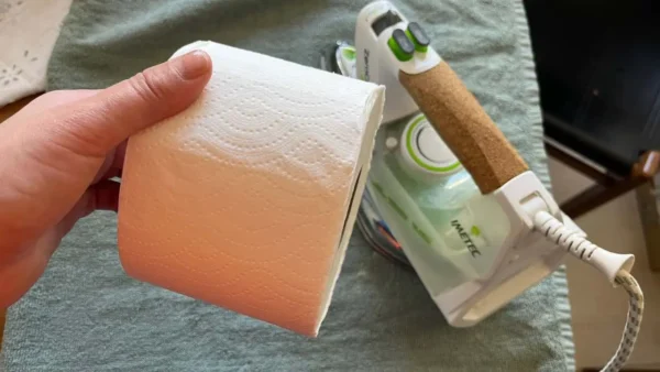 Papel higiénico y plancha: el truco casero que te ahorrará dinero