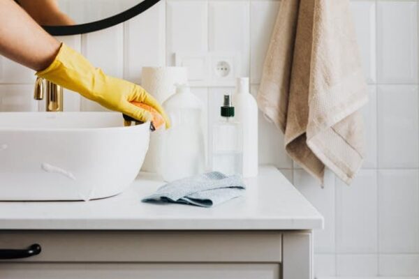 Para limpiar los inodoros y el baño y dejar relucientes los azulejos, aquí van dos trucos caseros sumamente efectivos