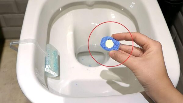 Pastilla para lavavajillas en el inodoro, déjala reposar unos minutos: que pasa