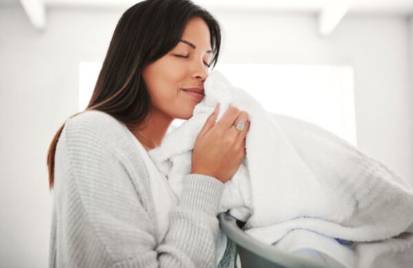 Pon un poco en una bolsa si quieres ropa siempre perfumada: basta con un segundo