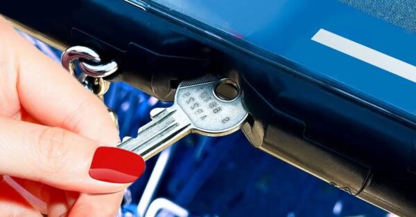 Pon una llave en el carrito de la compra del supermercado y mira qué pasa