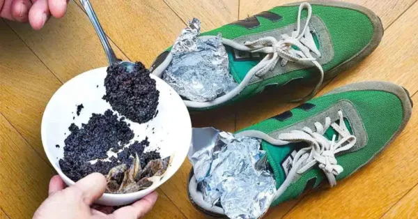 ¿Poner café molido en tus zapatos durante la noche? Esto se deshace de un problema grave.