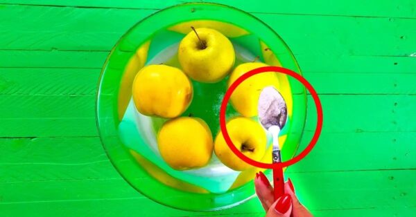 ¿Por qué es esencial remojar las frutas y verduras en bicarbonato de sodio antes de comerlas?