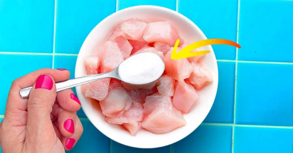 ¿Por qué es inteligente verter bicarbonato de sodio sobre el pollo antes de cocinarlo? Este es el secreto de los restaurantes chinos