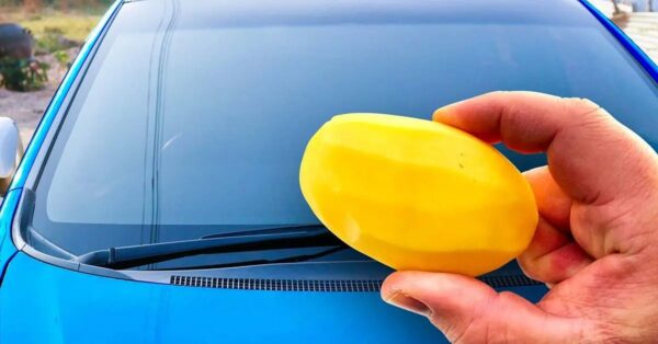 ¿Por qué hay que frotar el parabrisas con una patata cuando hace frío?