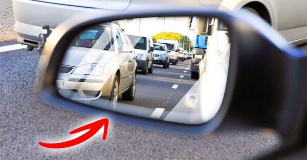 ¿Por qué los objetos en el espejo retrovisor del automóvil están más cerca de lo que parecen? la explicacion es muy sencilla