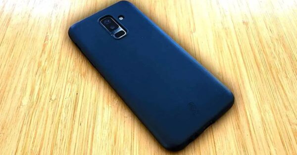 ¿Por qué se debe mantener el teléfono boca abajo?