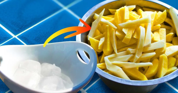 ¿Por qué tienes que sumergir las papas en agua helada antes de hacer papas fritas? El truco que lo cambia todo