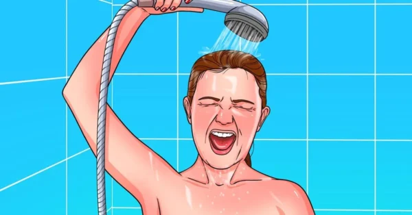 ¿Por qué ya no debes lavarte la cara en la ducha? El error que casi todo el mundo comete