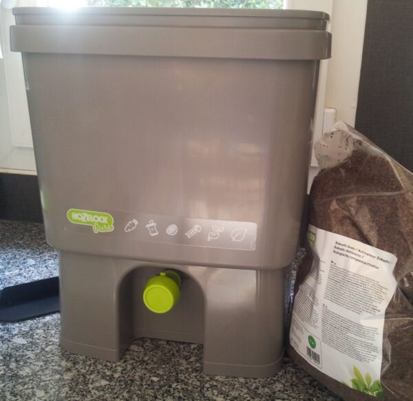 Prueba de la cocina especial del compostador Bokashi de Hozelock Pure