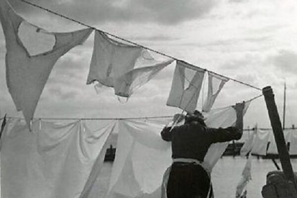 Ropa perfumada cuando hace mal tiempo afuera: ¡descubre cómo lo hacía mi abuela!