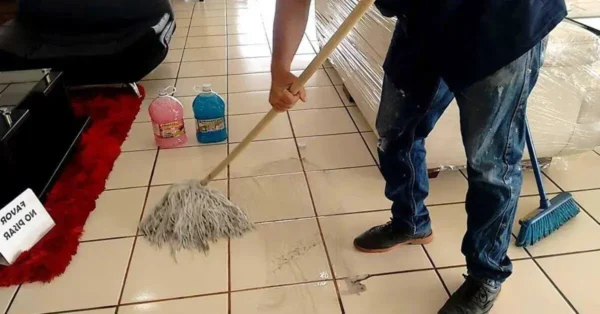 Sí, el bicarbonato de sodio limpia y da brillo a los azulejos: así es como se usa