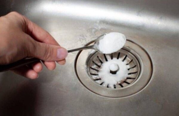 Sal en el fregadero: ¿por qué echarla? Será la solución a tus problemas.