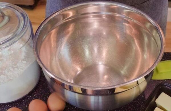 Sartenes incrustadas y grasosas: 3 brillantes remedios para limpiarlas perfectamente y sin esfuerzo