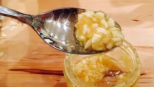 Si comes ajo y miel en ayunas durante 7 días, esto es lo que le pasa a tu cuerpo