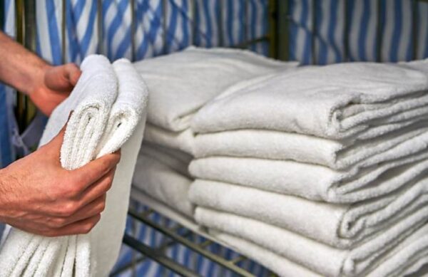 Si tu ropa se ha puesto amarilla, no desesperes La forma de hacer que vuelva a parecer nueva en tan solo unos pocos pasos