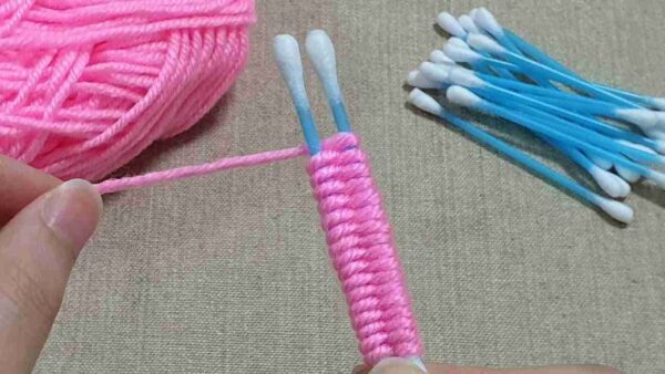 Sorprendente idea artesanal con un sencillo ovillo de lana y dos bastoncillos de algodón