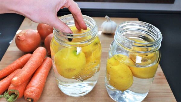 Tarros de agua, llénalos con limón – ahorras mucho dinero