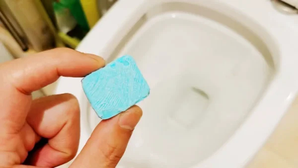 Tíralo al inodoro y te sorprenderá, más efectivo que cualquier limpiador