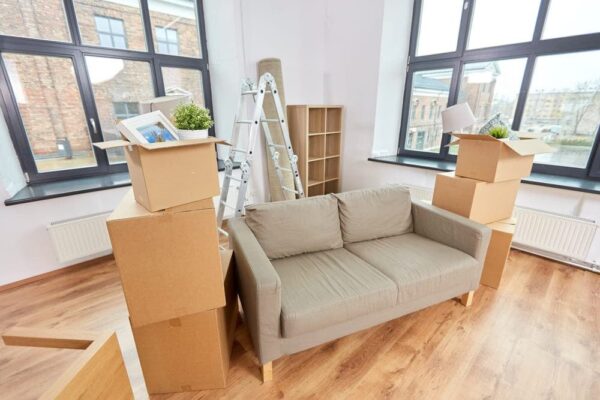 Trucos de bricolaje para rellenar agujeros de clavos sin incurrir en costos de reparación