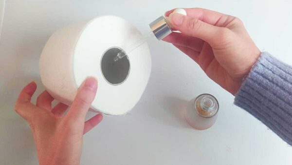 ¡Un rollo de papel higiénico es suficiente para perfumar todo el baño!