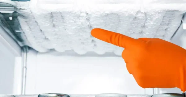 Un truco poco conocido para evitar la escarcha en el frigorífico que mi abuela usa desde hace 50 años