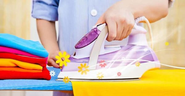 Unas pocas gotas de esta agua son suficientes para perfumar su ropa durante el planchado.