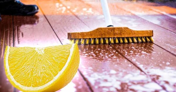 Vierte unas gotas de limón en tu escoba: acabarás con este problema para siempre