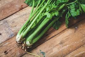 “Come Coltivare il Sedano a Casa? Ti Serve Solo un Mazzo”