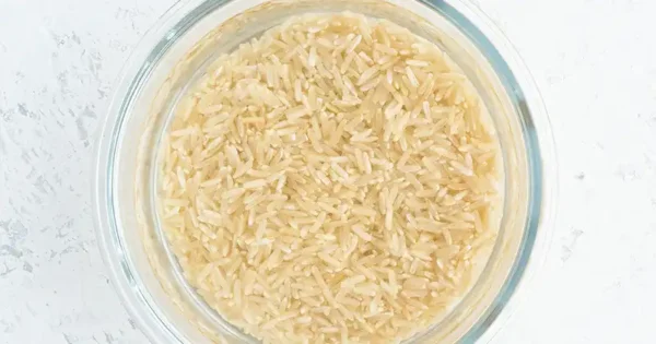 Acqua di riso: Un fertilizzante gratuito fatto in casa per il vostro giardino