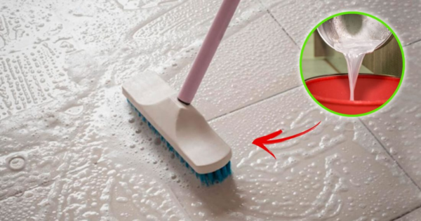 Come preparare un detersivo per pavimenti che igienizza e pulisce a fondo senza aloni