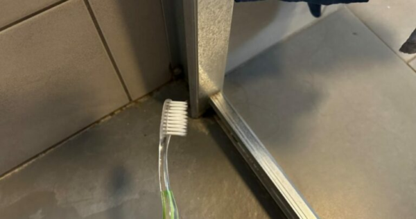 Come pulire perfettamente le aste doccia: non troverai alcuna traccia di sporco