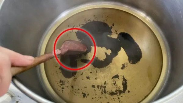 Come recuperare una padella bruciata e farla sembrare nuova