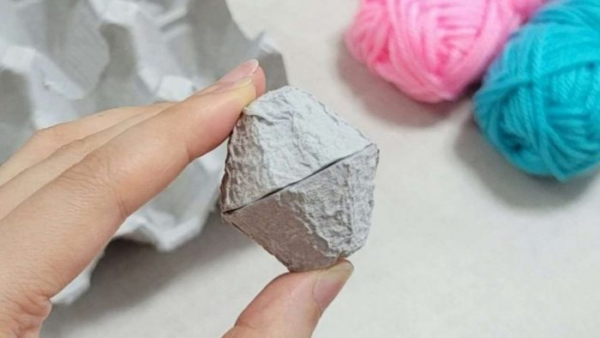 Con una confezione di uova guadagni un sacco di soldi, le metti in vendita e loro le comprano.