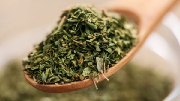 Cospargi l’origano sui piedi: cosa succede al tuo corpo dopo pochi secondi