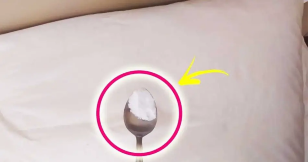 Ecco come rimuovere definitivamente le macchie di sudore dalle federe