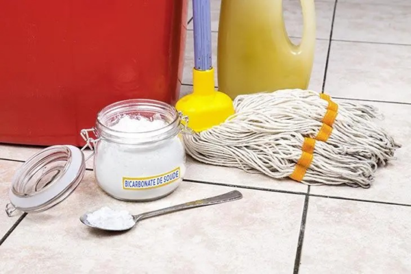 Ecco il modo migliore per pulire un pavimento in linoleum