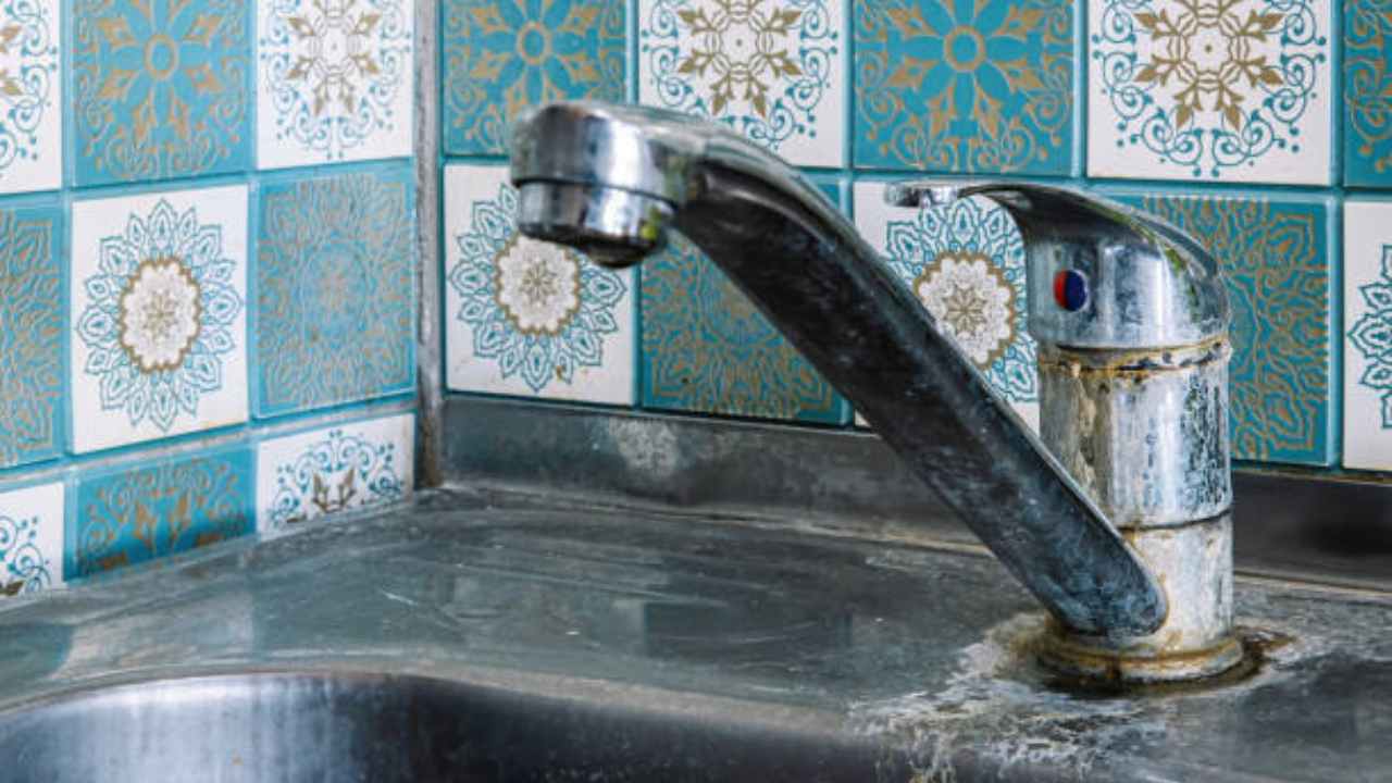 Lavello in pietra calcarea