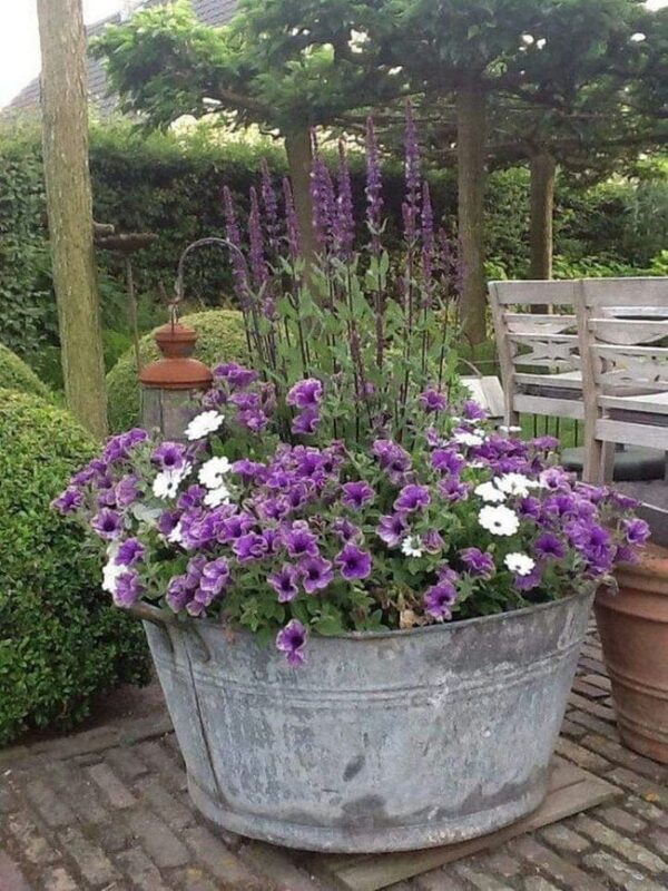 Idee semplici per decorare il giardino con cose inutili che amerai