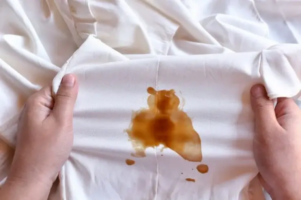 Le macchie di olio sui vestiti non sono più un problema da quando ho scoperto questo fantastico consiglio!