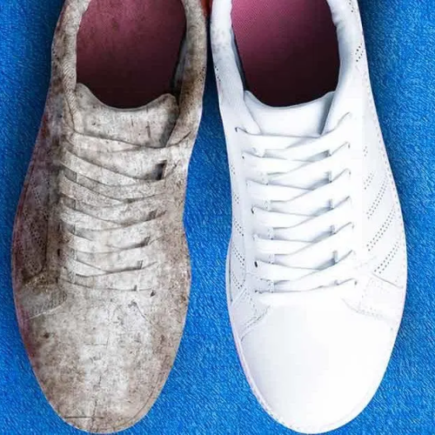Le scarpe da ginnastica sporche sono di nuovo come nuove. Basta immergerli in questo liquido.