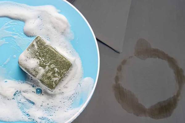 Macchie sui vestiti: questo sapone magico le fa sparire come per magia!