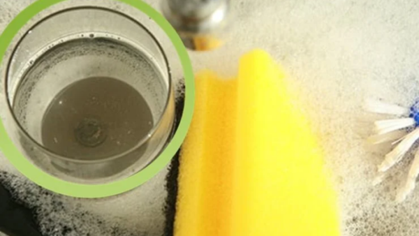 Niente più lavandini sporchi e noiosi: tutto ciò di cui hai bisogno è un bicchiere!