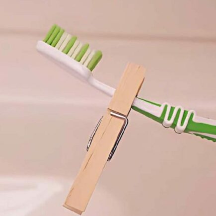 Perché devi attaccare una molletta allo spazzolino da denti?