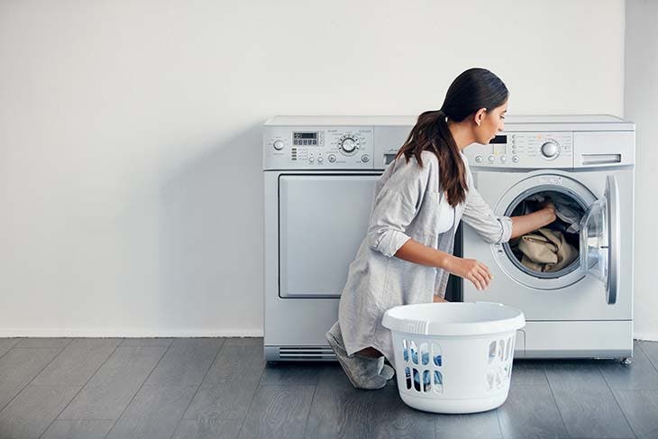 Perché il cesto della biancheria dovrebbe avere fori di ventilazione? 3 consigli per un'asciugatura ottimale
